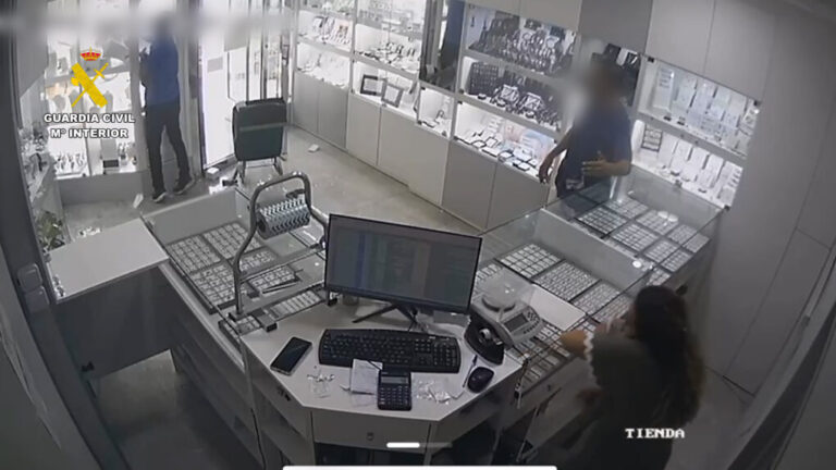 Robo exprés en Águilas: detenidos dos implicados tras asaltar una joyería a plena luz del día