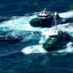 Interceptada una narcolancha con 1,7 toneladas de hachís frente a Chipiona en una operación por mar y aire