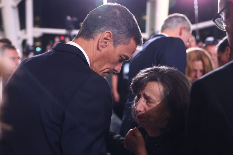 Valencia se convierte en el corazón del recuerdo por las víctimas de la DANA con un emotivo acto presidido por los Reyes