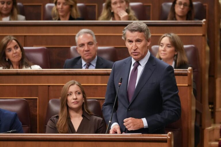 Feijóo acusa a Sánchez en el Congreso de vivir mejor a costa de los españoles: “Su Gobierno, sus asesores y los que iban en su coche son los únicos que ganan”