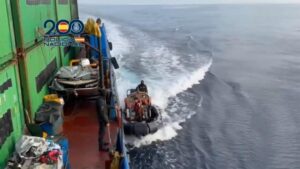Abordado a 600 millas de Canarias un barco con 6.500 kilos de cocaína ocultos en sus bodegas