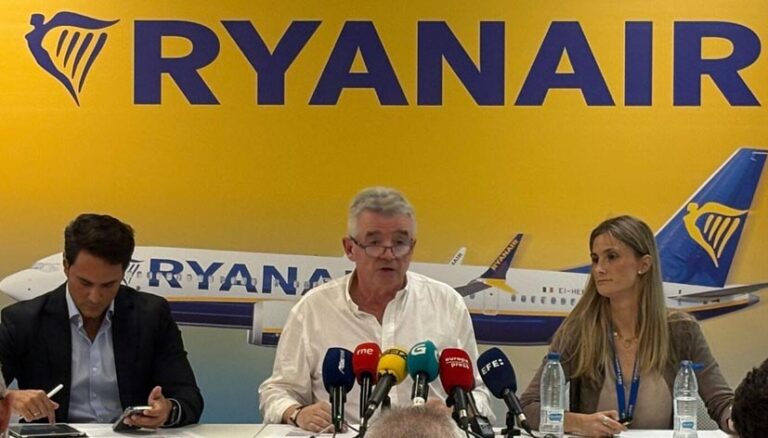 Ryanair recorta vuelos regionales en España y acusa al Gobierno de permitir el aumento de tasas de AENA