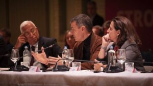 Pedro Sánchez acusa al PP de “rendirse a la extrema derecha” y defiende que “los socialdemócratas no daremos ni un paso atrás”