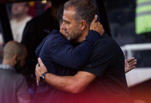 Hansi Flick, tras el agónico triunfo ante el Girona: “Vamos primeros y es una buena situación”