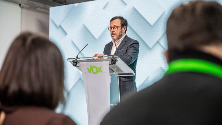 VOX intensifica su ofensiva política: denuncia “corrupción estructural” y pide el registro judicial de la sede socialista