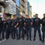 La rápida intervención de la UIP reanima a un hombre de 61 años durante el desfile del Día de la Policía
