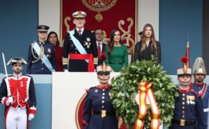 Felipe VI encabeza el homenaje a la Bandera y a los caídos por España en un emotivo 12 de Octubre en Madrid