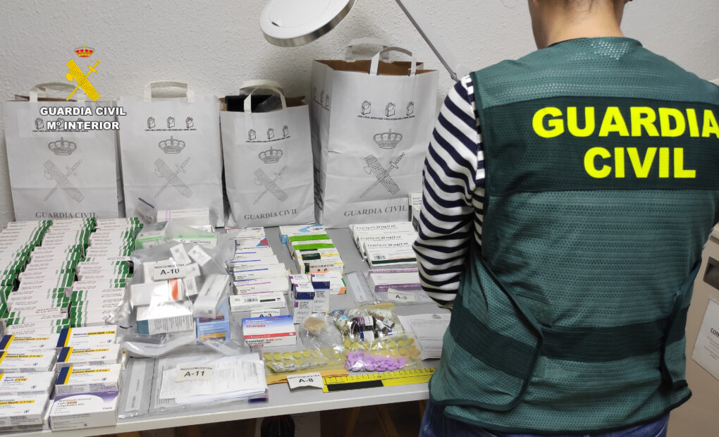 Golpe al tráfico ilegal de fármacos: 22 detenidos por falsificar recetas y vender medicamentos por Internet