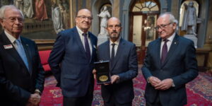 La Sociedad Española de Cirugía Taurina premia a Pedro Rollán por su trayectoria y defensa del toro de lidia
