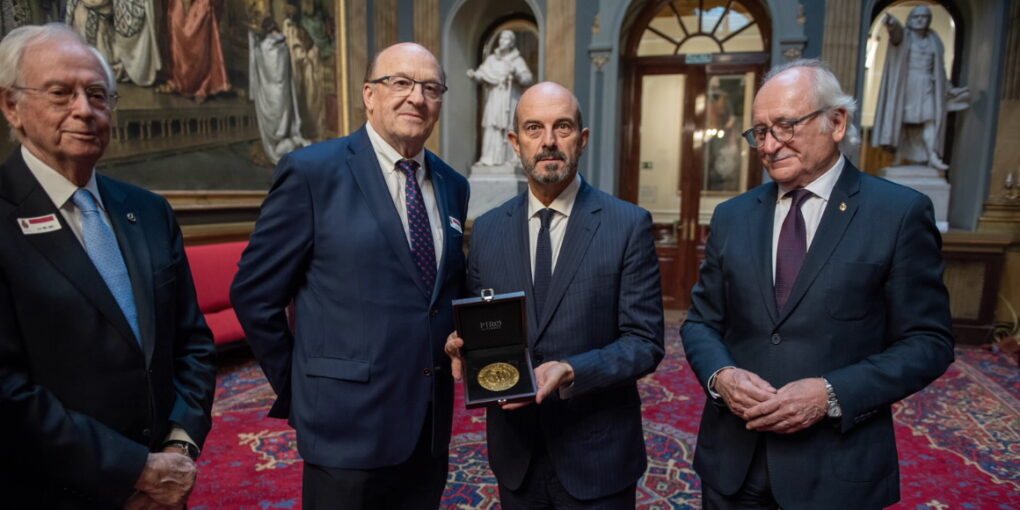 La Sociedad Española de Cirugía Taurina premia a Pedro Rollán por su trayectoria y defensa del toro de lidia