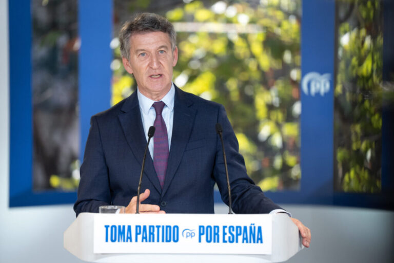 Feijóo acusa al sanchismo de corrupción sistémica y reclama mover ficha para cambiar el Gobierno