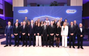 Innovación sanitaria en Cataluña: Mónica García visita los proyectos punteros en cáncer e inteligencia artificial