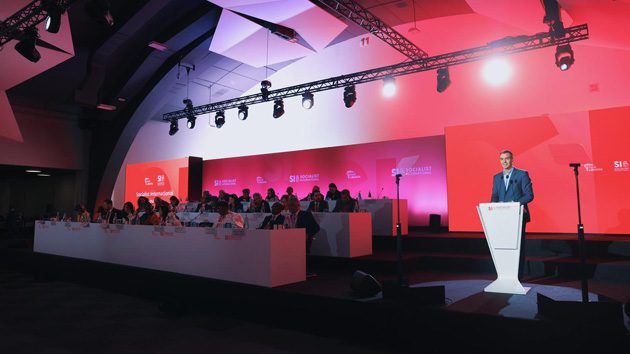 La socialdemocracia como brújula: Pedro Sánchez advierte sobre la decadencia de la derecha