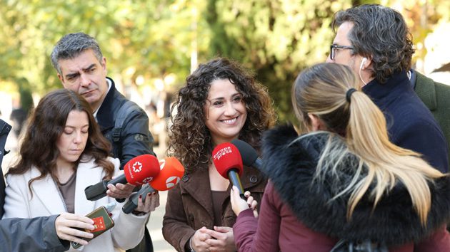 Enma López carga contra Feijóo: “Es una mala copia de Abascal y asume su discurso racista, xenófobo y falso”
