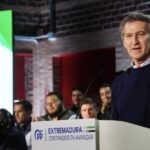 Feijóo reivindica una Extremadura “con carácter” y denuncia la “obediencia ciega” del PSOE a Pedro Sánchez