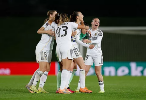 El Real Madrid evita la derrota en el descuento y sigue invicto en Europa