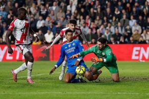El Rayo frena al líder: primer empate del Real Madrid en un duelo intenso y con polémica arbitral