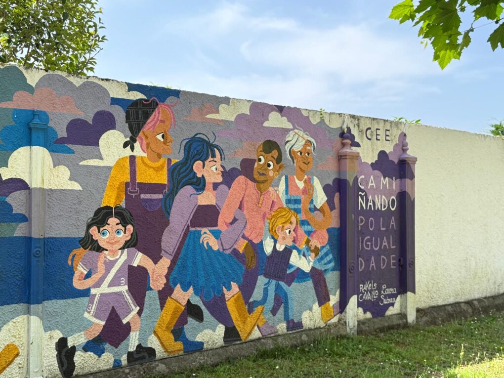 Una ruta imprescindible: Cee convierte sus calles en un museo vivo que homenajea al mar y a las mujeres