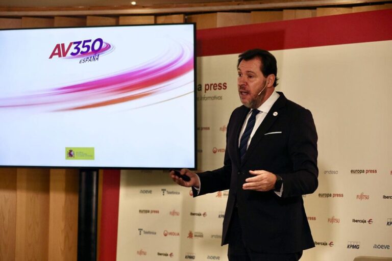 Transportes activa los estudios para elevar a 350 km/h la alta velocidad Madrid-Barcelona y transformar el corredor