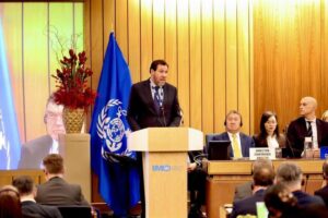 Puente apuesta por un sector marítimo descarbonizado y refuerza la candidatura española en la OMI