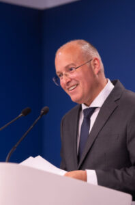 Tellado acusa al PSOE de “robar a los andaluces” y defiende el liderazgo “sensato y responsable” de Juanma Moreno