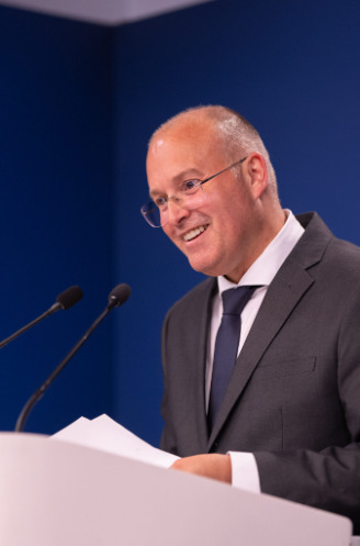 Tellado acusa al PSOE de “robar a los andaluces” y defiende el liderazgo “sensato y responsable” de Juanma Moreno