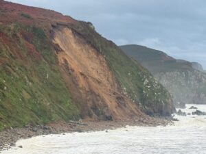 Valdoviño activa la precaución en Campelo ante el riesgo de más derrumbes por la climatología y la erosión