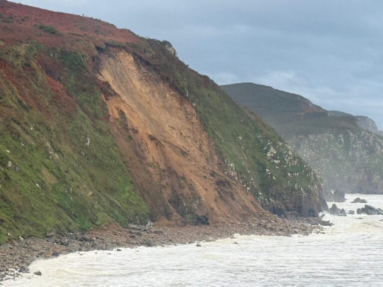 Valdoviño activa la precaución en Campelo ante el riesgo de más derrumbes por la climatología y la erosión