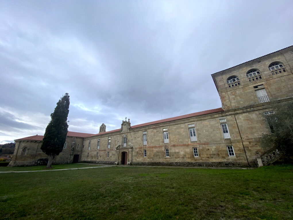 El Monasterio de San Salvador de Ferreira, joya única de la Ribeira Sacra con más de diez siglos de vida monacal