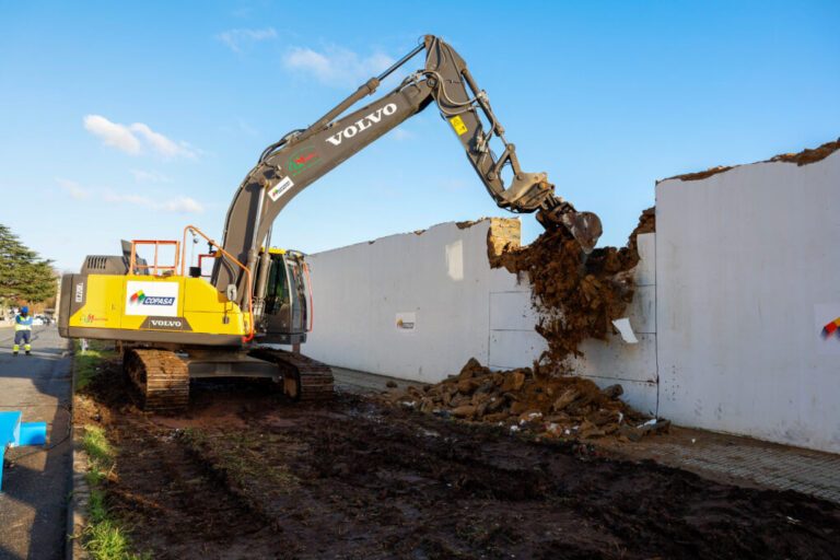 El proyecto ‘Abrir Ferrol al mar’ arranca con el derribo parcial de la muralla del Arsenal