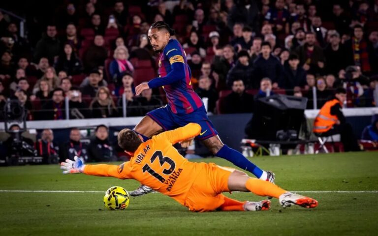 Raphinha, Olmo y Ferran devuelven la mejor versión de un Barça que somete al Atlético (3-1)