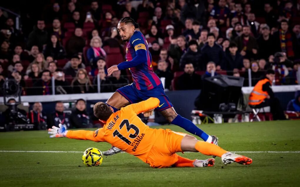 Raphinha, Olmo y Ferran devuelven la mejor versión de un Barça que somete al Atlético (3-1)