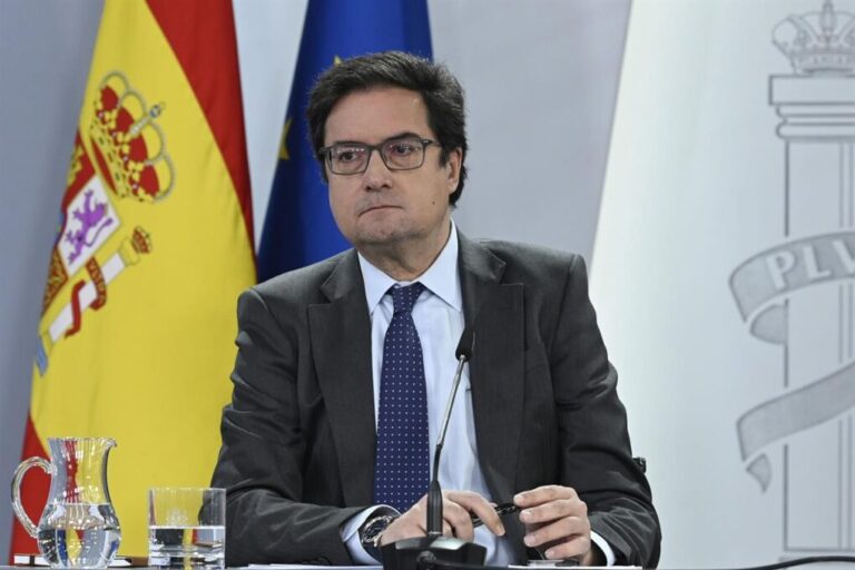 Subida salarial, superávit para inversiones y reforma en la función pública: las claves del nuevo Real Decreto-ley