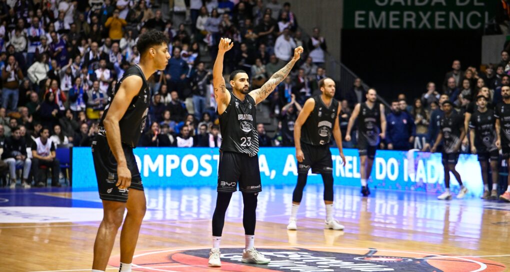 El Obradoiro se impone al Leyma Coruña en un derbi gallego de máxima intensidad