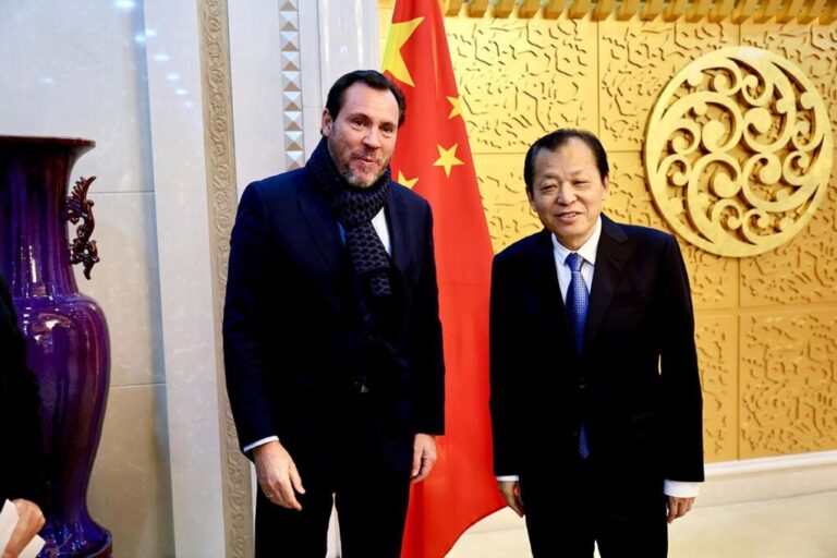 Óscar Puente visita China y explora innovaciones para modernizar la red de alta velocidad española