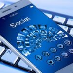 TikTok y X lideran la retirada de mensajes racistas en un mes clave contra el odio digital