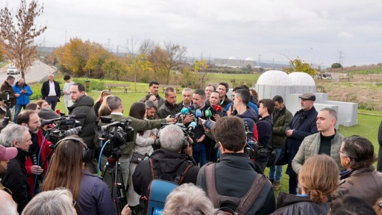 Abascal denuncia la “mafia de Sánchez” y reclama un pleno extraordinario en el Parlamento