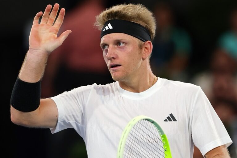 Davidovich se despide de Adelaida tras un ajustado partido a tres sets