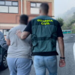 La Guardia Civil desmantela una red que explotaba a un anciano para estafar con falsas adopciones