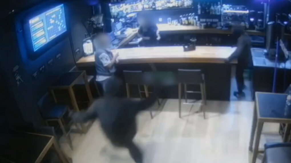 Un cliente frustró un atraco con machete en un salón de juegos de Águilas