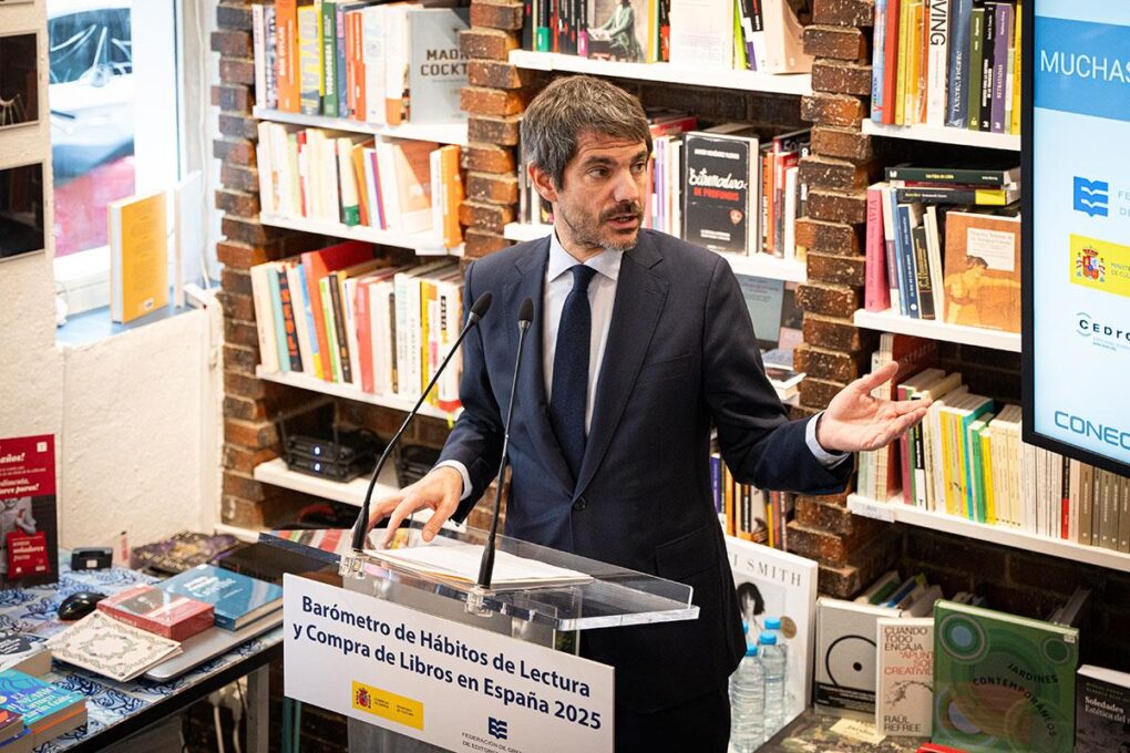 Barómetro de lectura 2025: el ocio de leer alcanza a casi el 70% de los españoles