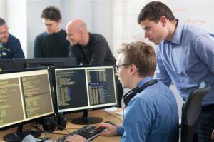 España encadena cuatro años sumando más de 500.000 afiliados y consolida el empleo indefinido