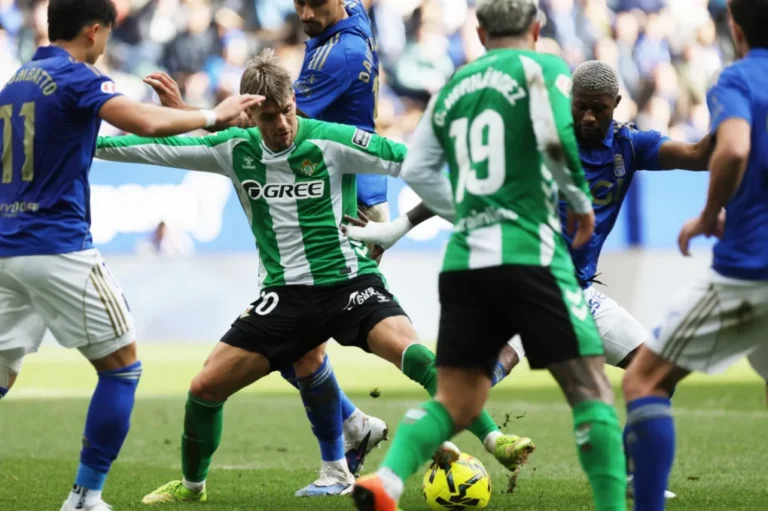 Oviedo y Betis reparten puntos tras un partido muy disputado en Asturias