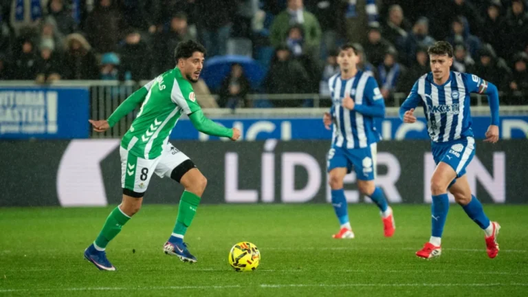 El Betis cae en Vitoria: goles tempraneros de Alavés deciden el partido (2-1)