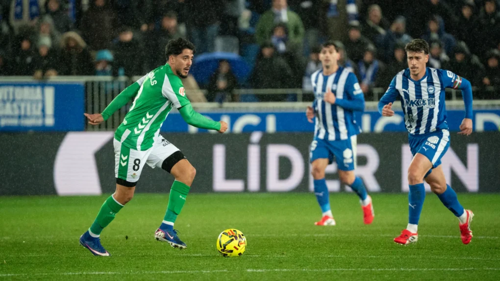 El Betis cae en Vitoria: goles tempraneros de Alavés deciden el partido (2-1)