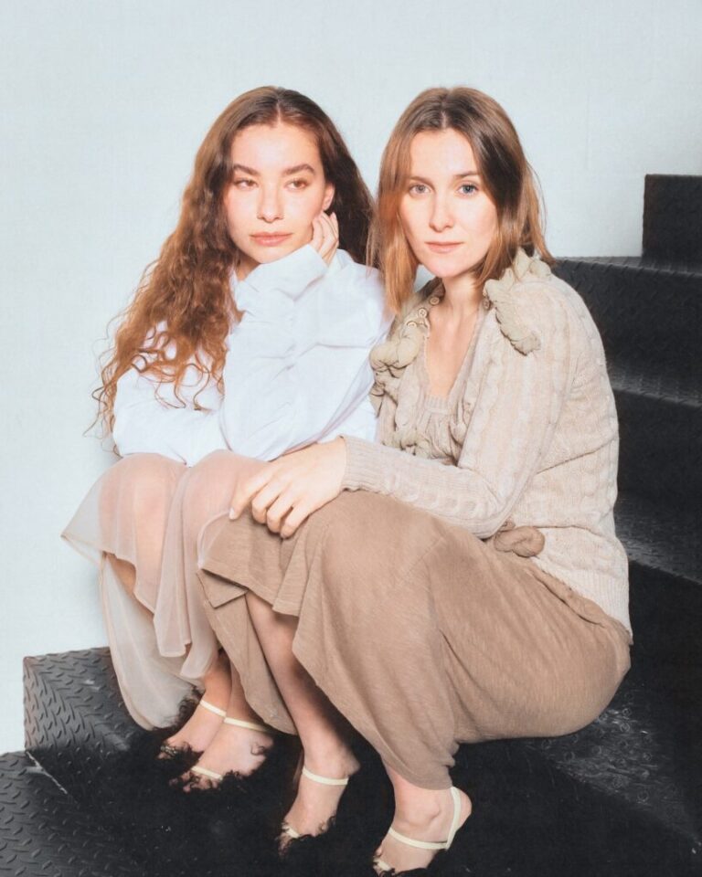 Vigo inspira ‘saír á fresca’, el potente single con el que Fillas de Cassandra anuncian ‘Tertúlia’