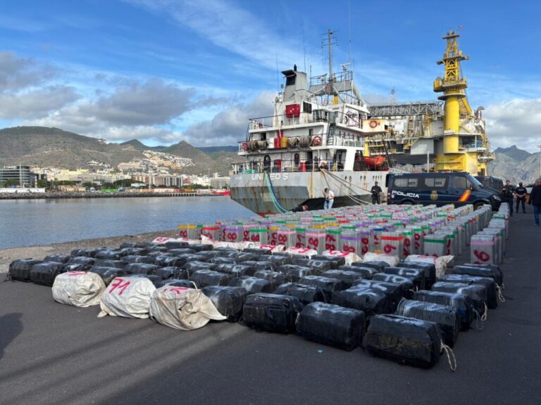 La mayor aprehensión de cocaína en alta mar: un buque mercante ocultaba casi 10 toneladas de droga