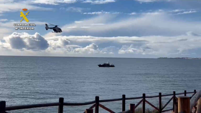 La Guardia Civil frena el petaqueo en Almería con 17 arrestos y 5 embarcaciones intervenidas