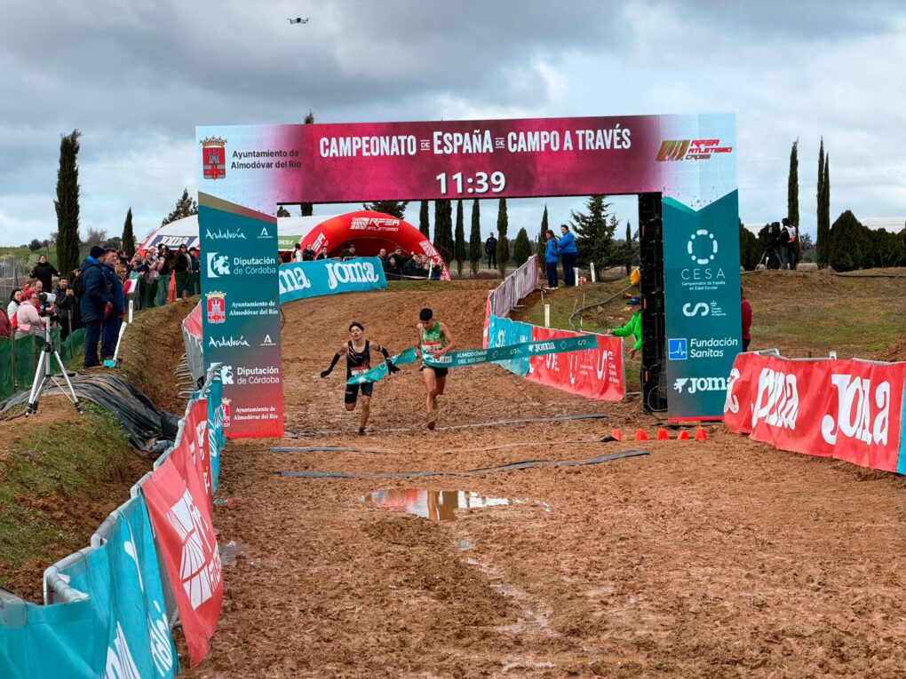 Épico Campeonato de España de campo a través en Almodóvar del Río: emoción y barro a partes iguales