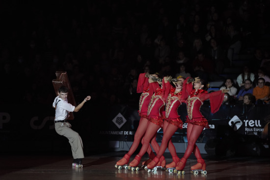 Éxito absoluto en Reus: el patinaje artístico abre el Año Gaudí con un lleno histórico